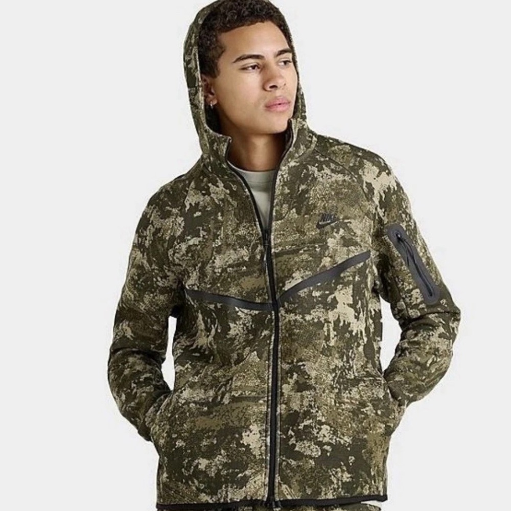 Men’s Nike Tech Fleece Windrunner Hoodie Green Camo HV5055-276 Size Small NEW